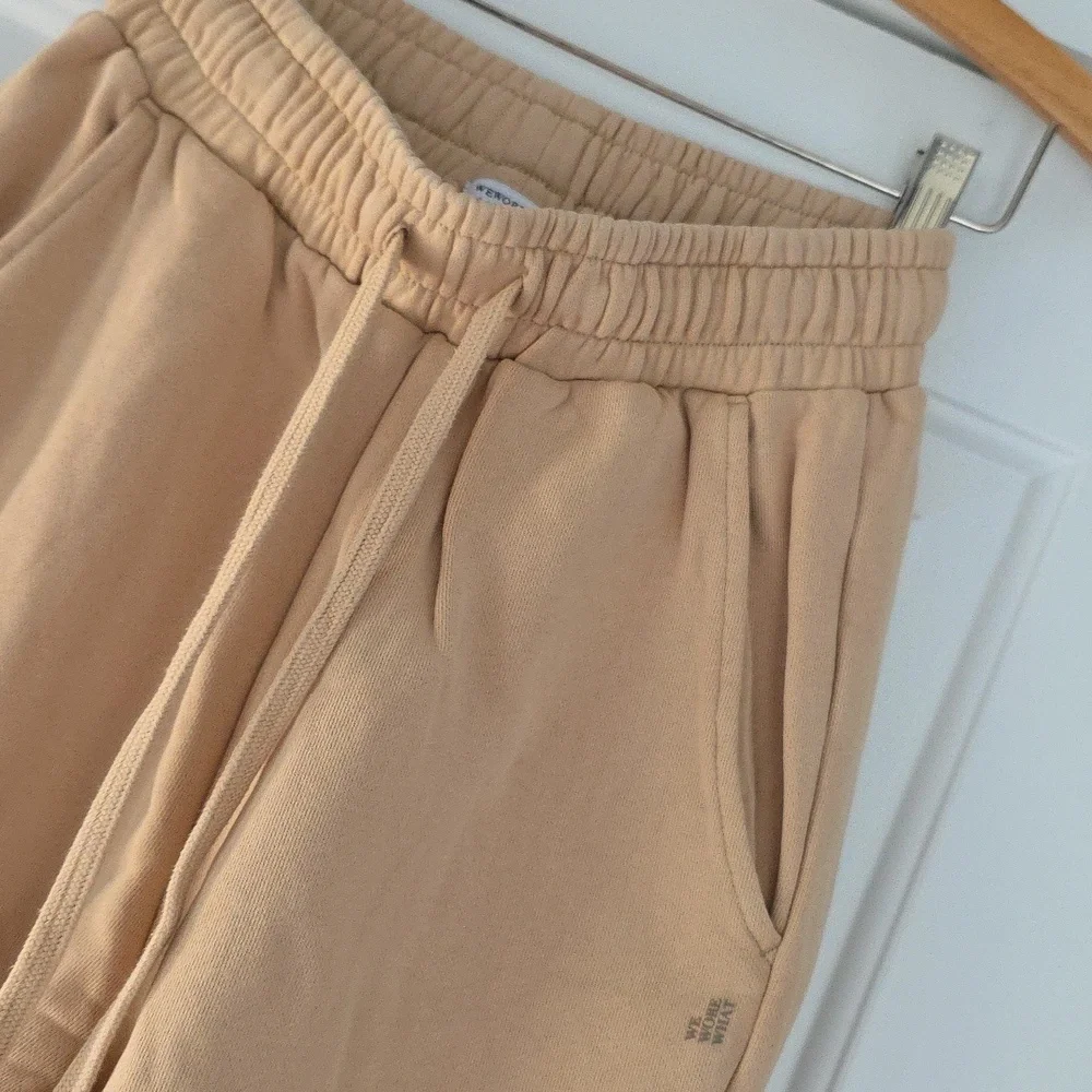 WeWoreWhat Beige Tan French Terry Knit Hoodie & Pant Set! - Picture 9 of 16